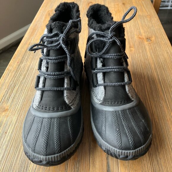 Sorel Gray and Black Ankle Boots - Picture 2 of 6